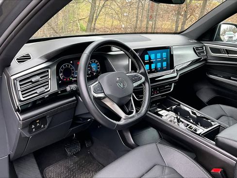 Used 2024 Volkswagen Atlas Cross Sport SE AWD/4WD image 17