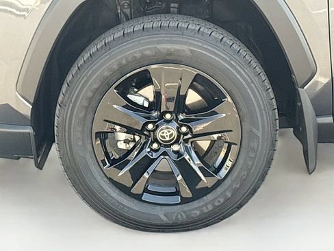 Used 2025 Toyota RAV4 XLE w/ Convenience Package FWD image 30