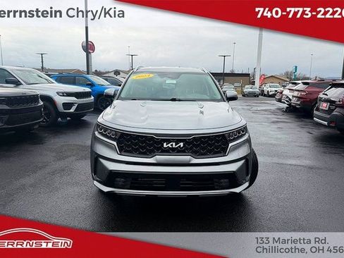 Used 2023 Kia Sorento EX image 2