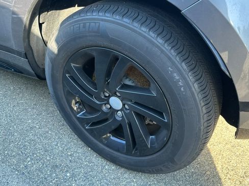 Used 2023 Land Rover Range Rover Evoque R-Dynamic S image 18