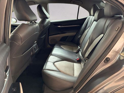 Used 2020 Toyota Camry XLE image 13