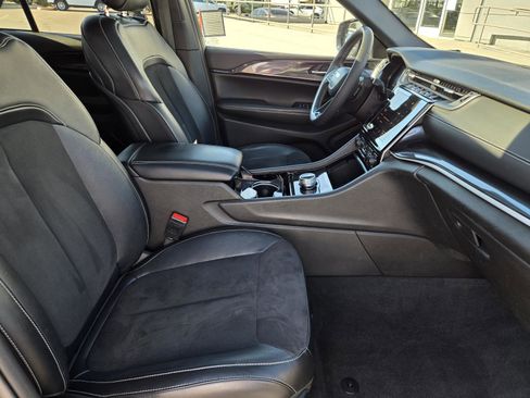 Certified 2023 Jeep Grand Cherokee Altitude image 33