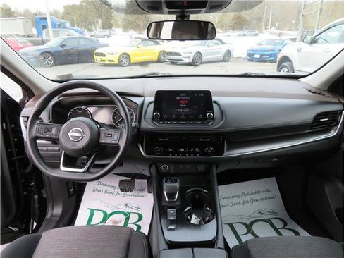 Used 2023 Nissan Rogue SV image 5