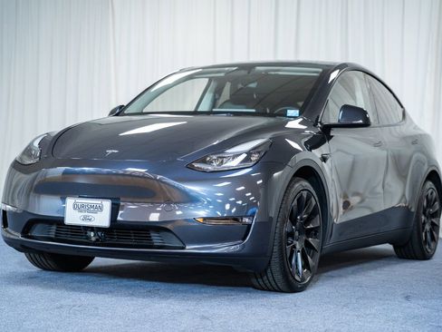 Used 2024 Tesla Model Y Long Range image 3