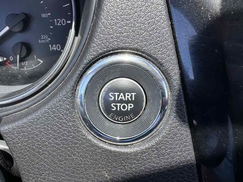 Used 2017 Nissan Rogue SL FWD image 29