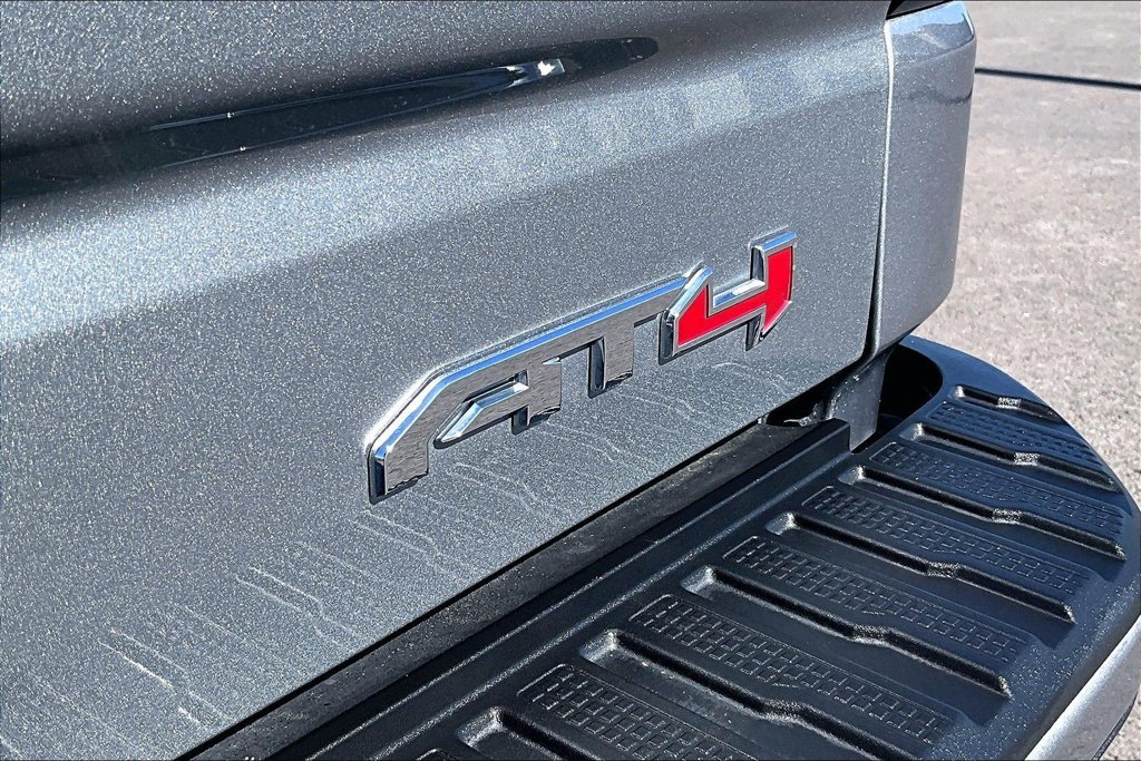 Used 2024 GMC Sierra 1500 AT4 w/ Technology Package AWD/4WD image 8