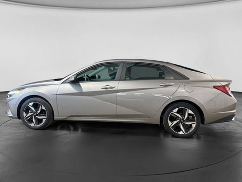 Used 2023 Hyundai Elantra SEL w/ Convenience Package FWD image 8