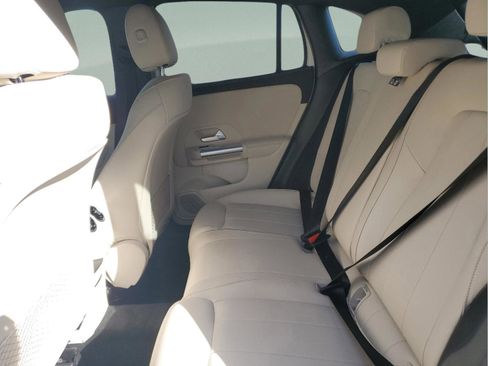 Used 2025 Mercedes-Benz GLA 250 image 9