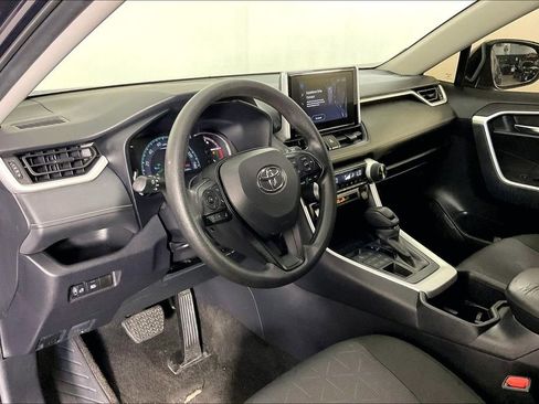 Used 2025 Toyota RAV4 XLE AWD/4WD image 17