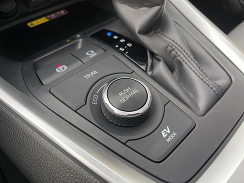 Used 2024 Toyota RAV4 XLE Premium image 33