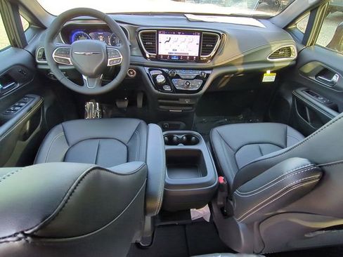 New 2026 Chrysler Pacifica Select image 28