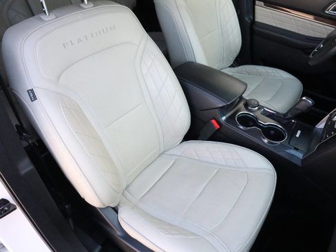 Used 2017 Ford Explorer Platinum image 6