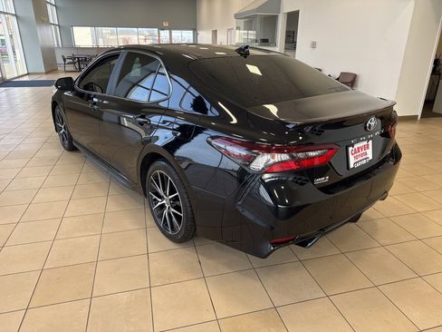 Used 2022 Toyota Camry SE image 9