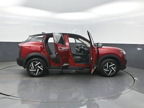 Used 2025 Nissan Kicks SV image 35