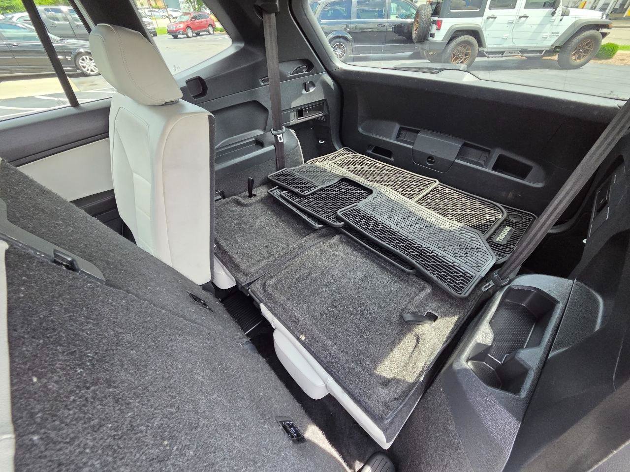Used 2020 Volkswagen Tiguan SE R-Line FWD image 15