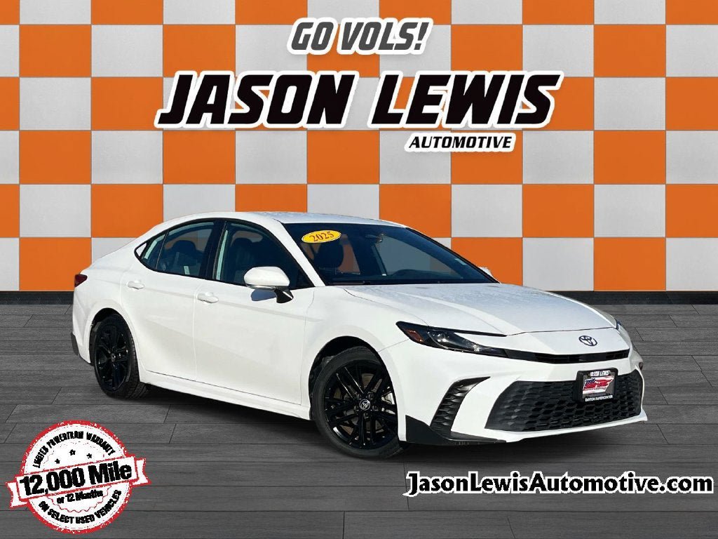 Used 2025 Toyota Camry SE FWD image 1