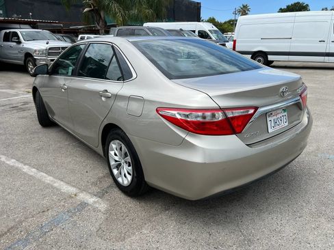 Used 2015 Toyota Camry LE FWD image 6
