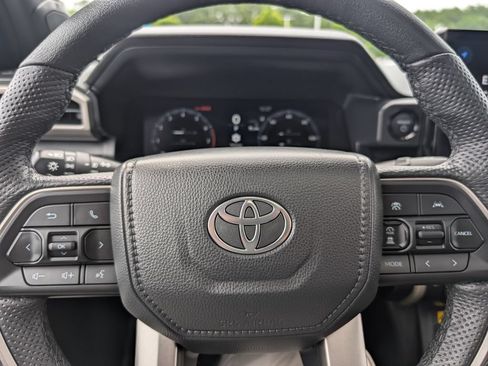 Used 2025 Toyota Tacoma Limited AWD/4WD image 27