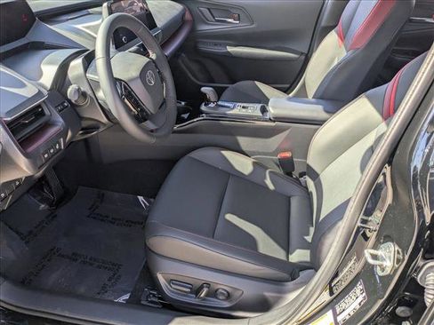 Used 2025 Toyota Prius Plug-In Hybrid image 13