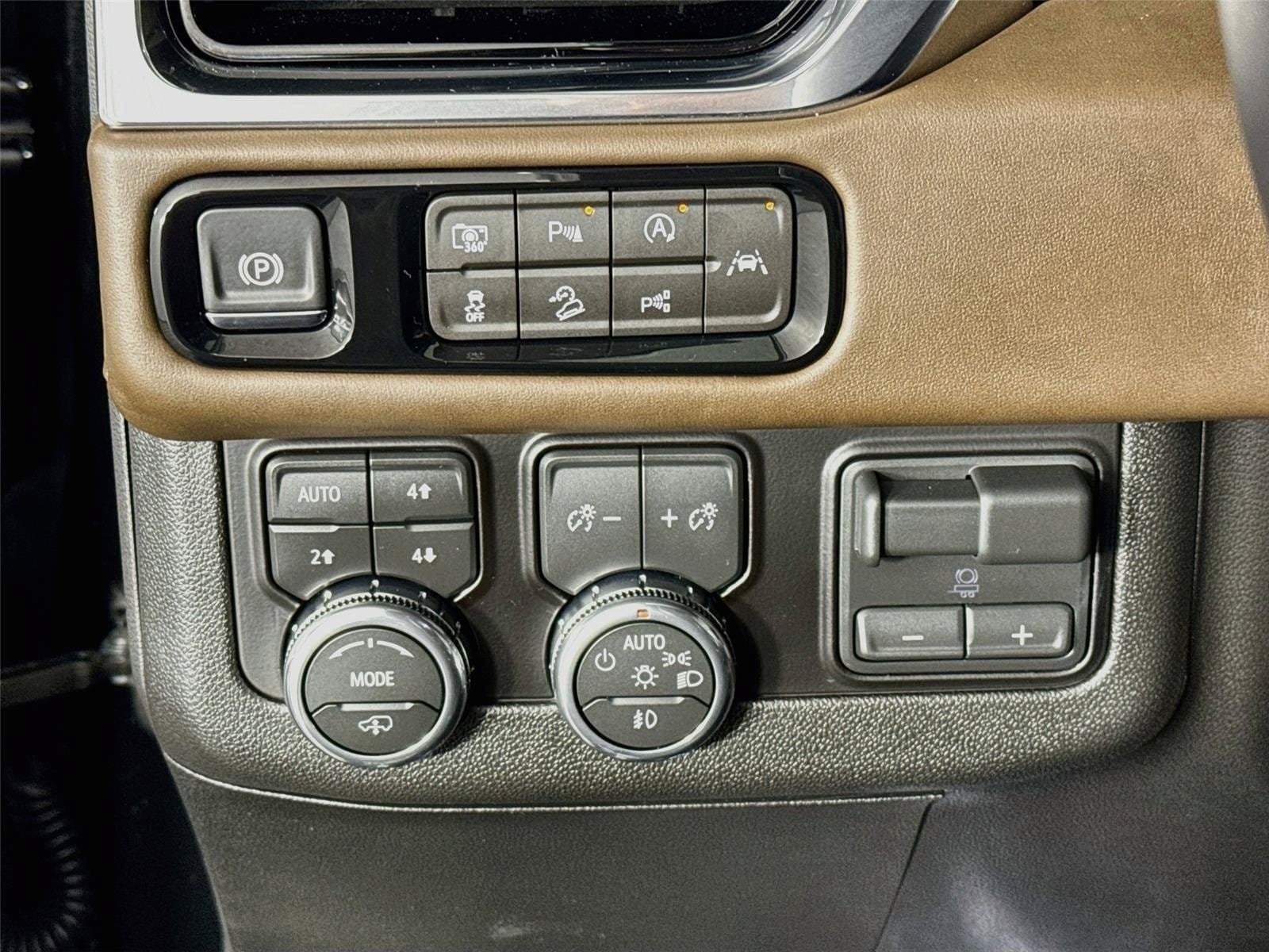 Used 2026 GMC Yukon Denali Ultimate AWD/4WD image 10