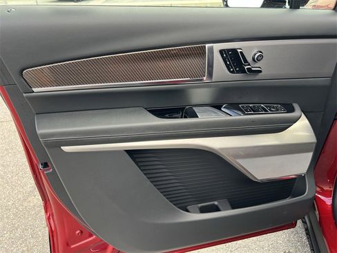 New 2026 Cadillac Vistiq Luxury image 9