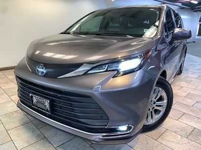 Used 2021 Toyota Sienna XLE