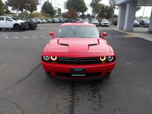 Used 2023 Dodge Challenger SXT image 3