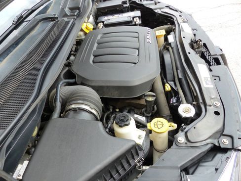 Used 2016 Dodge Grand Caravan R/T w/ Driver Convenience Group image 28