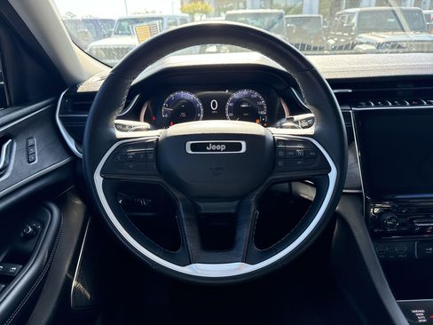 Used 2021 Jeep Grand Cherokee L Limited AWD/4WD image 26