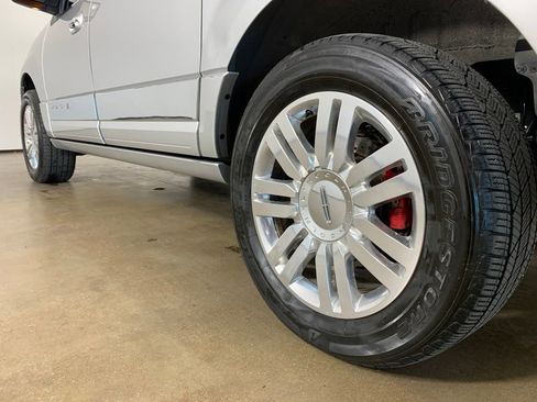 Used 2012 Lincoln Navigator L 4WD image 15