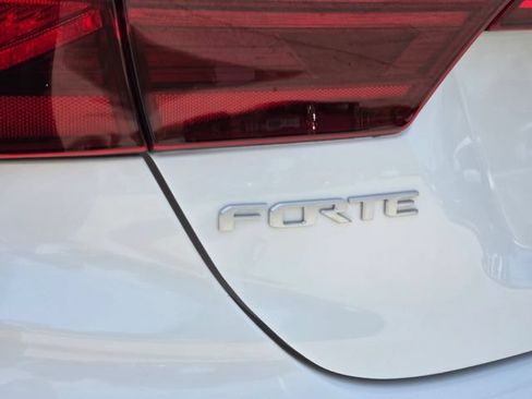 Used 2024 Kia Forte LXS w/ LXS Technology Package FWD image 10