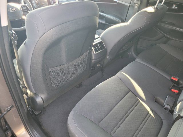 Used 2019 Kia Sorento FWD image 12