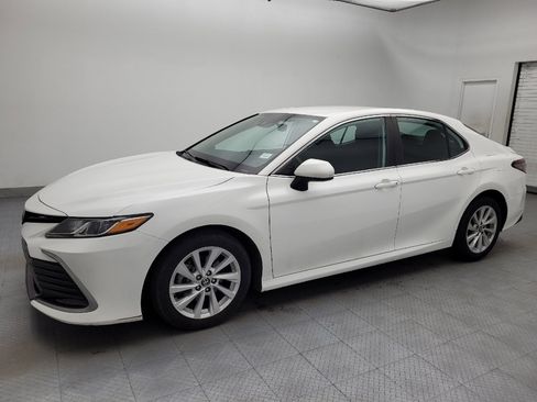 Used 2021 Toyota Camry LE image 2