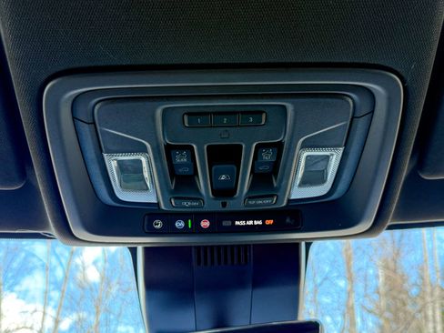 Used 2024 GMC Sierra 1500 AT4 w/ Technology Package image 33