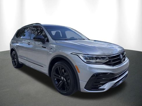 Used 2023 Volkswagen Tiguan SE R-Line image 32