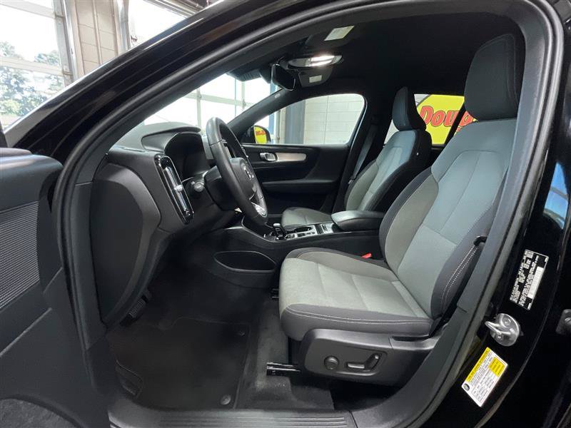 Used 2023 Volvo XC40 B5 Core AWD/4WD image 11