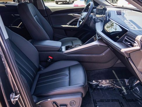 Certified 2025 Audi Q5 Premium Plus w/ Premium Plus image 19