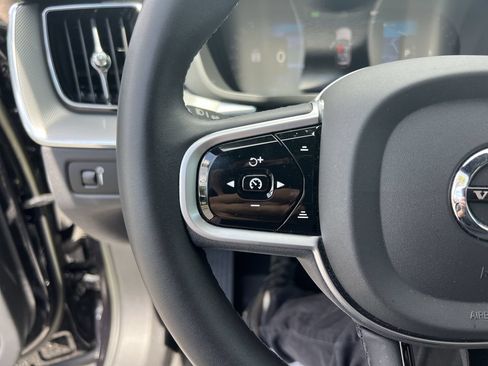 Used 2022 Volvo XC60 B5 R-Design w/ Advanced Package FWD image 19