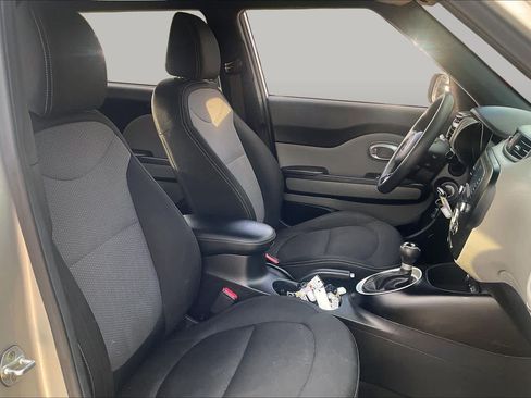 Used 2017 Kia Soul + FWD image 9