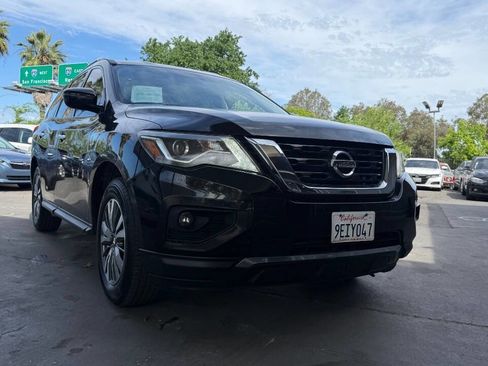 Used 2019 Nissan Pathfinder SV image 16