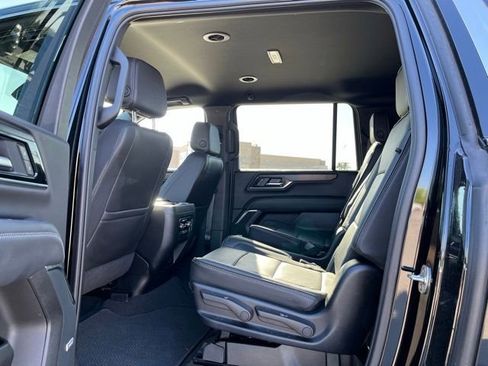 Used 2025 GMC Yukon XL Denali AWD/4WD image 14