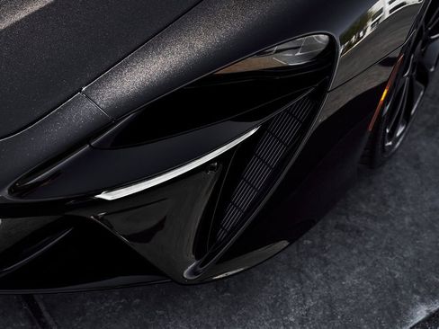 Used 2026 McLaren Artura RWD image 8