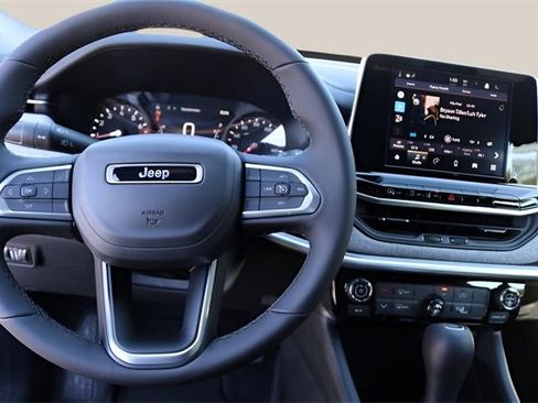 New 2026 Jeep Compass Latitude image 18