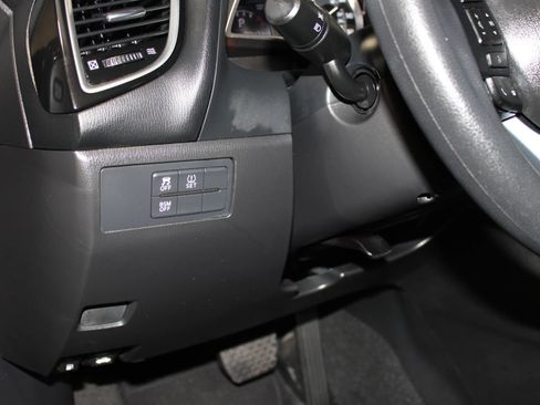 Used 2016 MAZDA MAZDA3 i Sport w/ Preferred Equipment Package FWD image 19