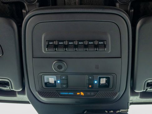 Used 2024 Ford Bronco Wildtrak image 29