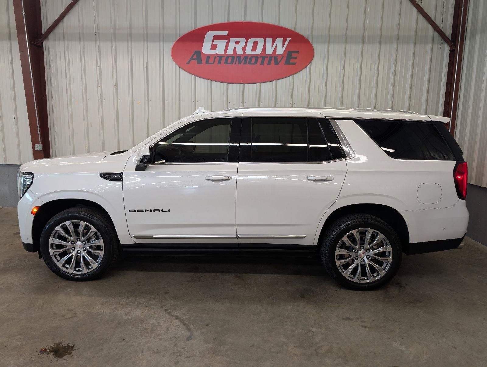 Used 2023 GMC Yukon Denali w/ Advanced Technology Package AWD/4WD image 16