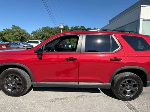Used 2023 Honda Pilot TrailSport image 8