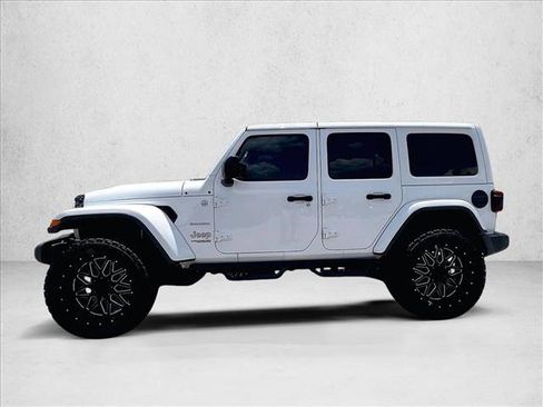 Used 2018 Jeep Wrangler Unlimited Sahara AWD/4WD image 6