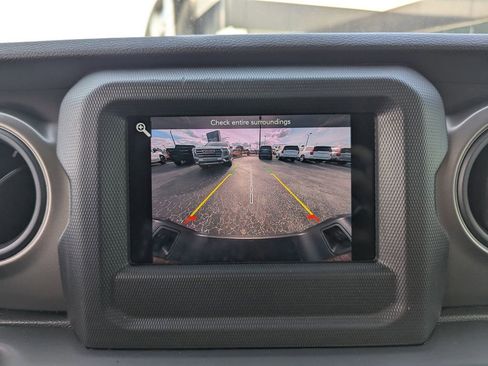 Used 2021 Jeep Gladiator Sport image 18