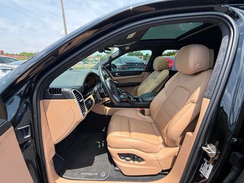 Used 2023 Porsche Cayenne GTS AWD/4WD image 9